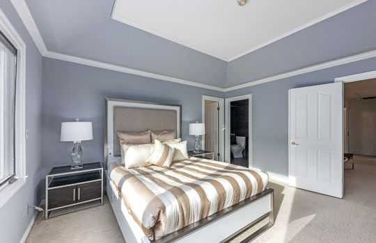 1520LosMontesDr03