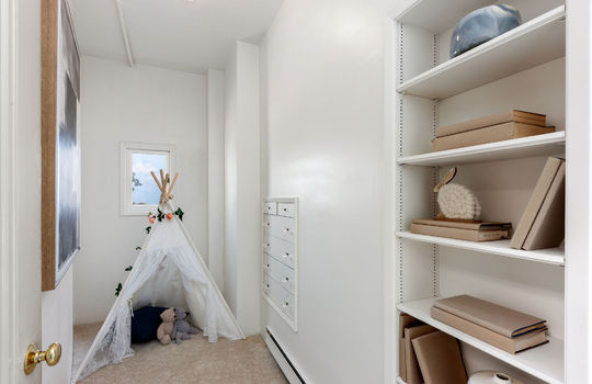 bedroomfloor370