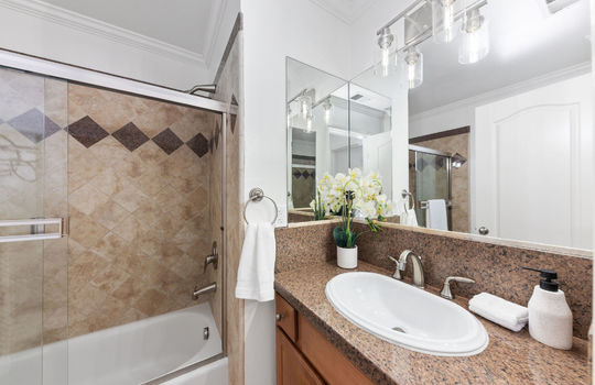 hallwaybath21