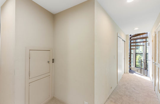 lowerlevelbedroomhallway27
