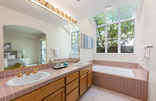 bathroomdownstairsbedroom44