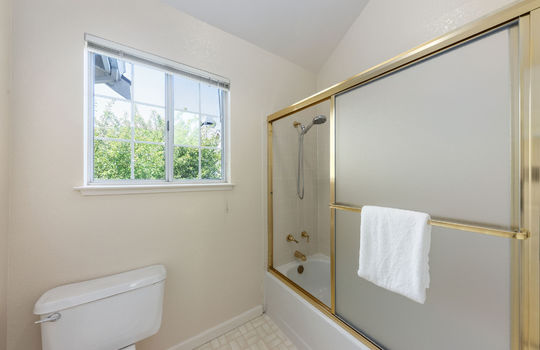 bathroomupstairsjack&#038;jill42