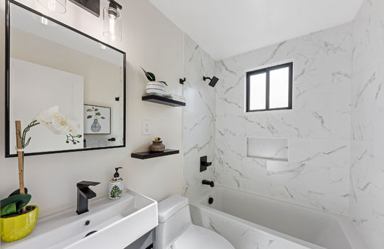 hallwaybath26