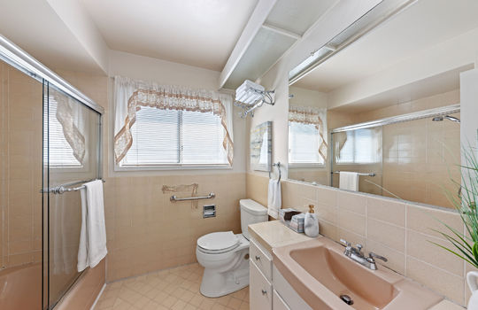 hallwaybathroom29