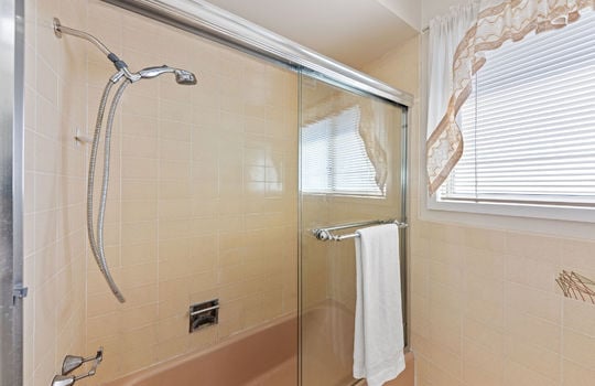 hallwaybathroom30
