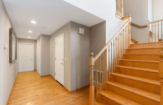 hallwaytobedrooms50