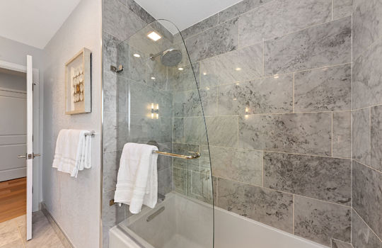 hallwaybath46