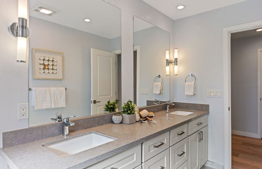 hallwaybath47