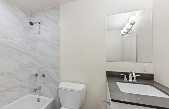 hallwaybathroom27