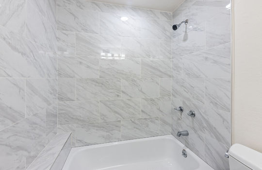 hallwaybathroom28