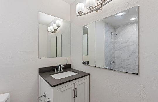 hallwaybathroom29