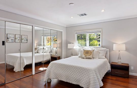 bedroom384