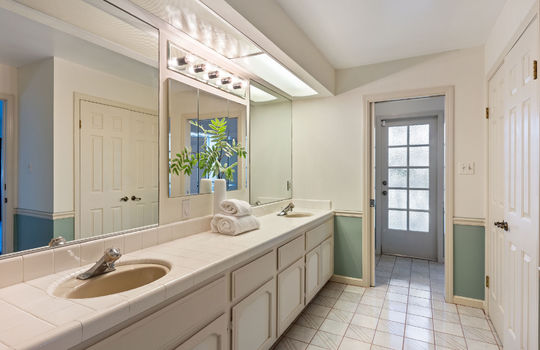 downstairsbathroom46