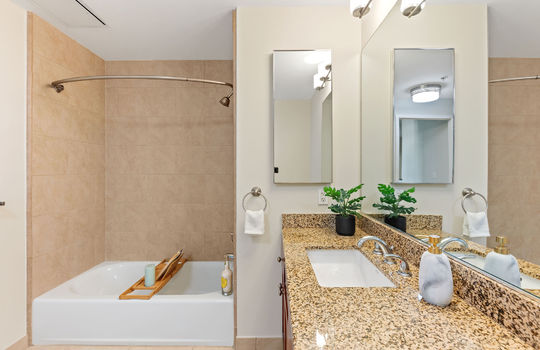 hallwaybath15