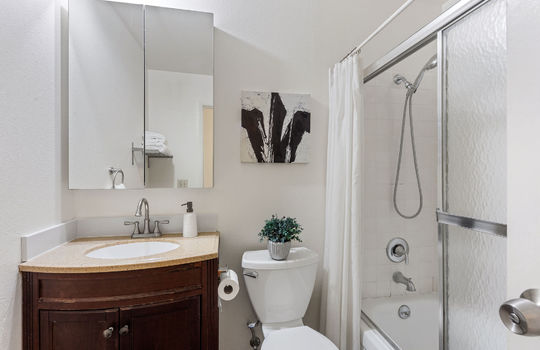hallwaybath25