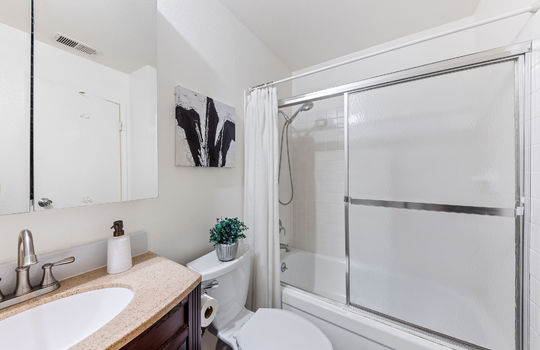 hallwaybath26