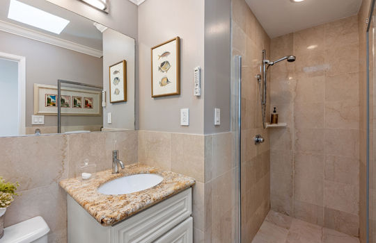 hallwaybath62