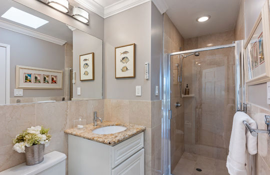 hallwaybath63