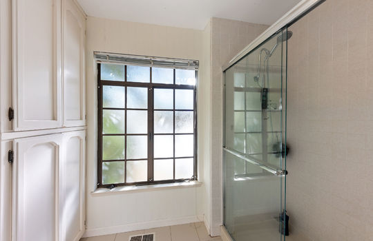 hallwaybathroom27