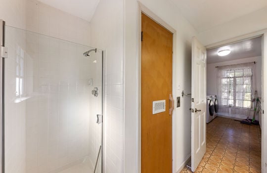 laundryareabathroom61