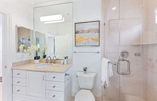 bathroomupstairs13