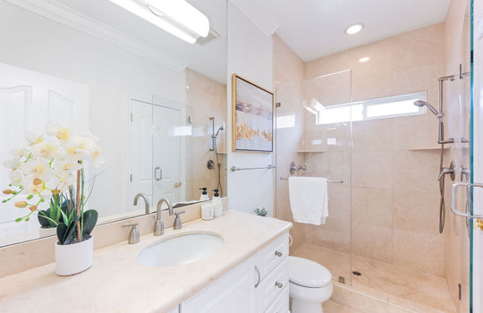 bathroomupstairs14