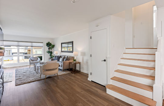 accesstogarageandupstairs14