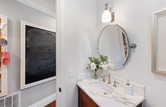 downstairsbathroomnearbedroom4112