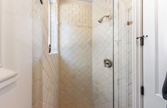 downstairsbathroomnearbedroom4113