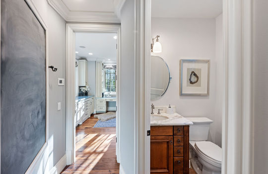 downstairsbathroomnearbedroom4114