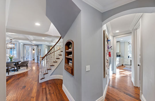 hallwaytobedroom4119