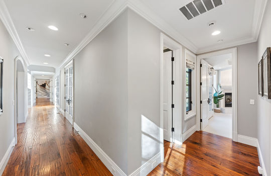 hallwaytoprimarybedroom34