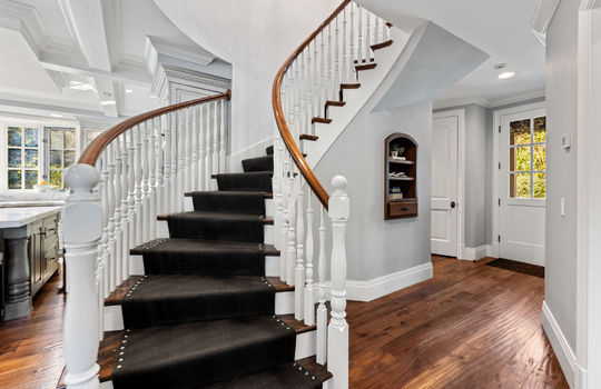 stairsnearkitchen60