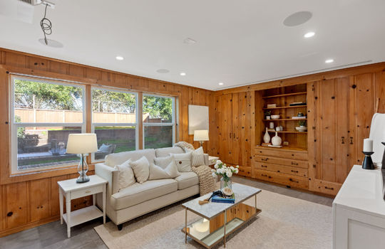 familyroomdownstairs21