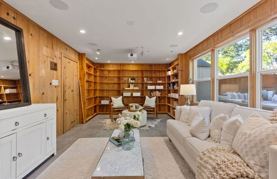 familyroomdownstairs25