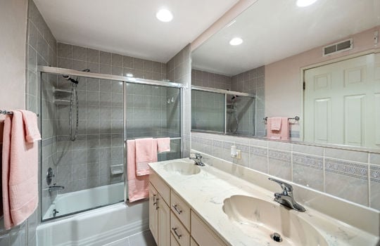 hallwaybath28