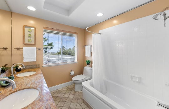 bathroomupstairs26