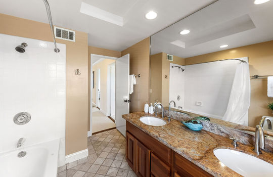 bathroomupstairs27