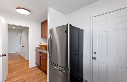 laumdryroomupstairs44