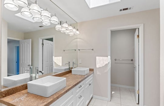bathroomupstairs57