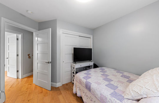 442-bedroom25