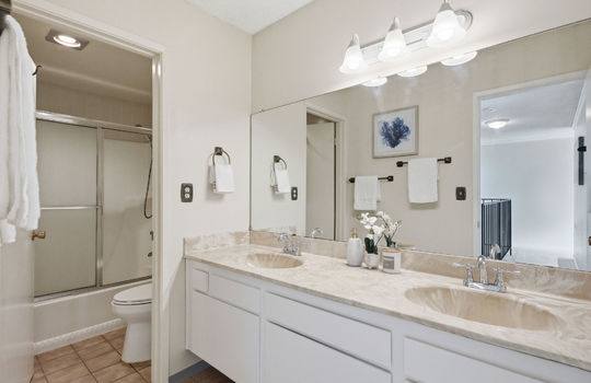 bathroomupstairs28