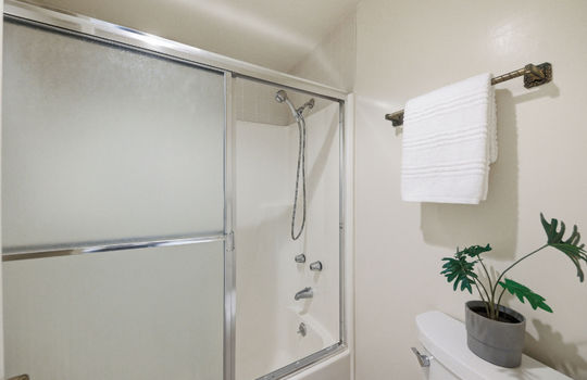bathroomupstairs29