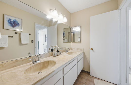 bathroomupstairs30