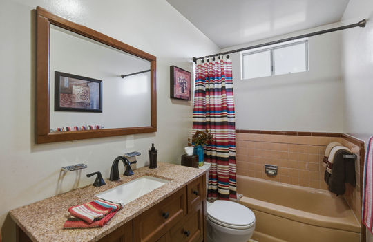hallwaybath17