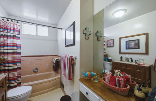 hallwaybath19