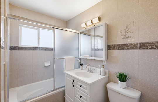 hallwaybath39