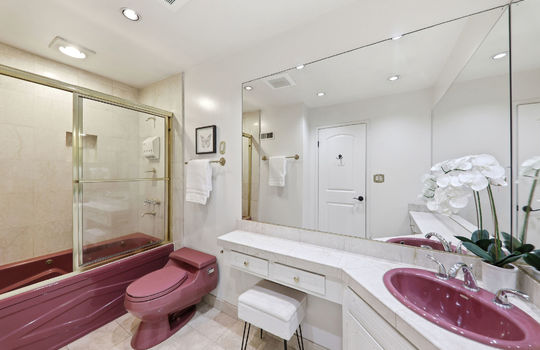 upstairshallwaybath80