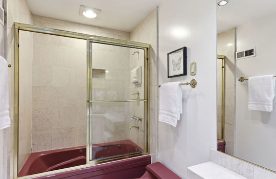 upstairshallwaybath81