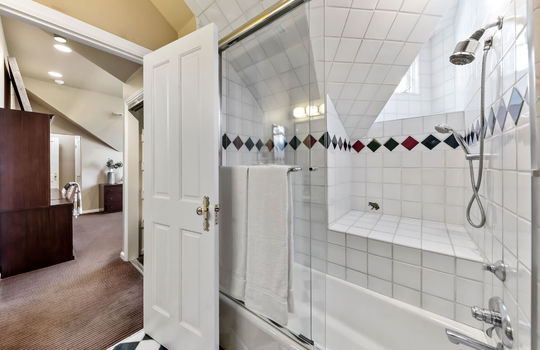 bathbedroom388